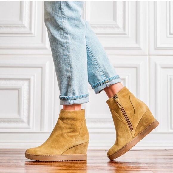 Sofft Aqua Wedge Suede Booties Shary Beige Size 10 - Picture 1 of 9